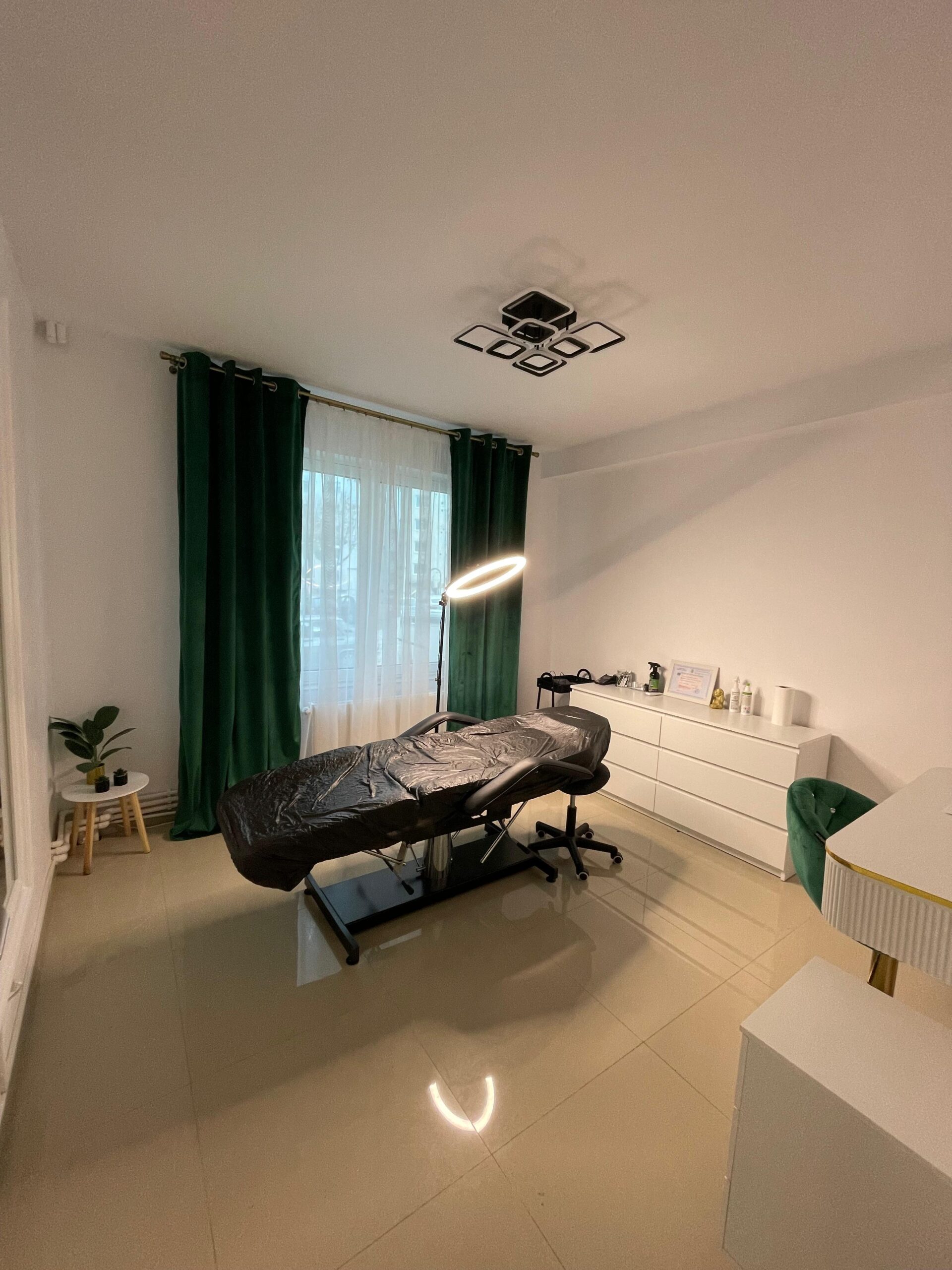 Salonul Angi Suciava