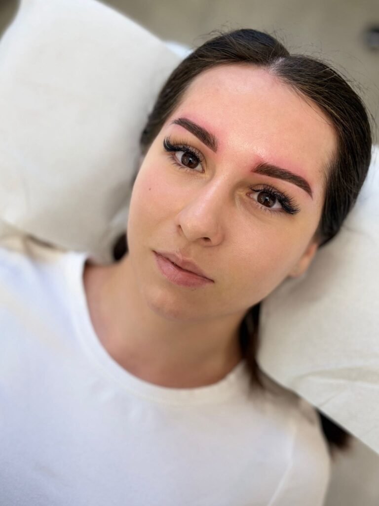 Sprâncene Naturale